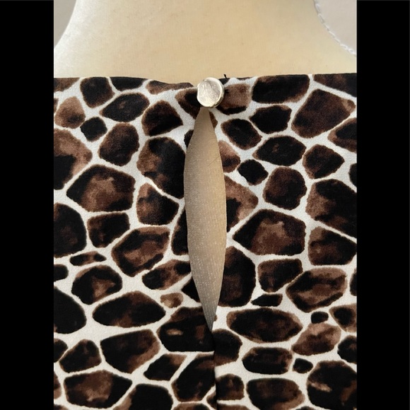Calvin Klein Giraffe 🦒 Print Sleeveless Top. - Picture 4 of 8